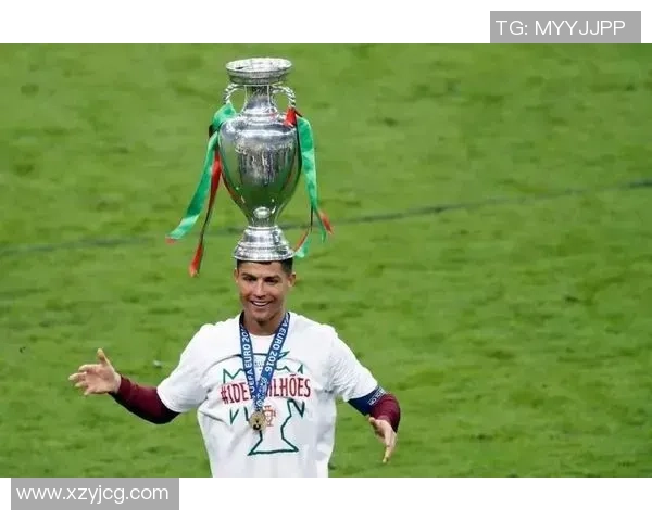 杨字足球明星的辉煌历程与成就探秘让我们一起回顾他的精彩瞬间 杨字足球明星的辉煌历程与成就探秘让我们一起回顾他的精彩瞬间